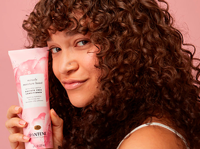 TAME FRIZZY HAIR WITH THESE EASY STEPS BANNER IMAGE