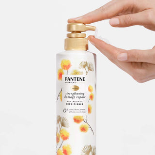 Strengthening Damage Repair Conditioner with Castor Oil in hand
